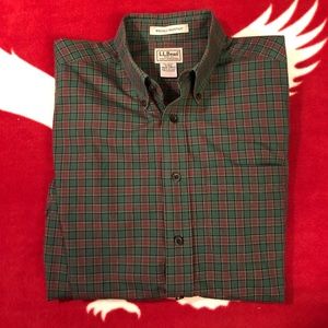 L.L. Bean Wrinkle Resistant Button Up Size: M